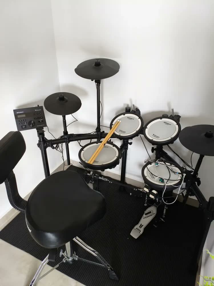 foto de Bateria Eletrônica Digital Roland Td-07kv Td07 Kv Compacta Cor Preto