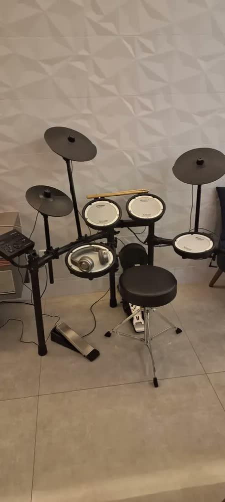 foto de Bateria Eletrônica Digital Roland Td-07kv Td07 Kv Compacta Cor Preto