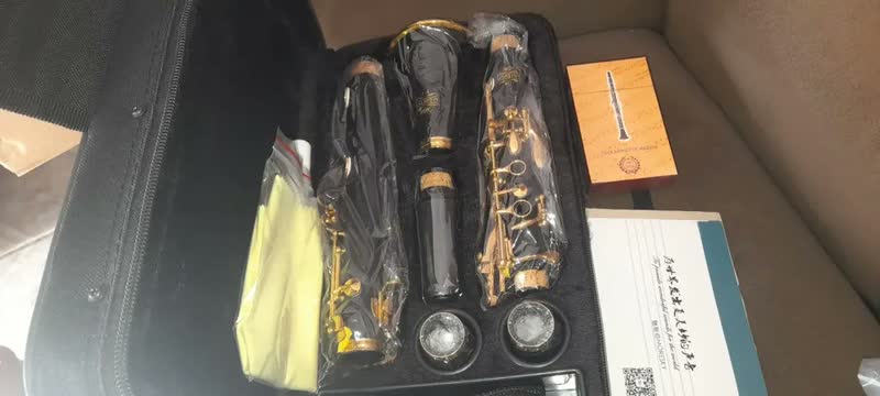 foto de Clarinete Em Si Bemol 17 Chaves (dourada) - Ccb