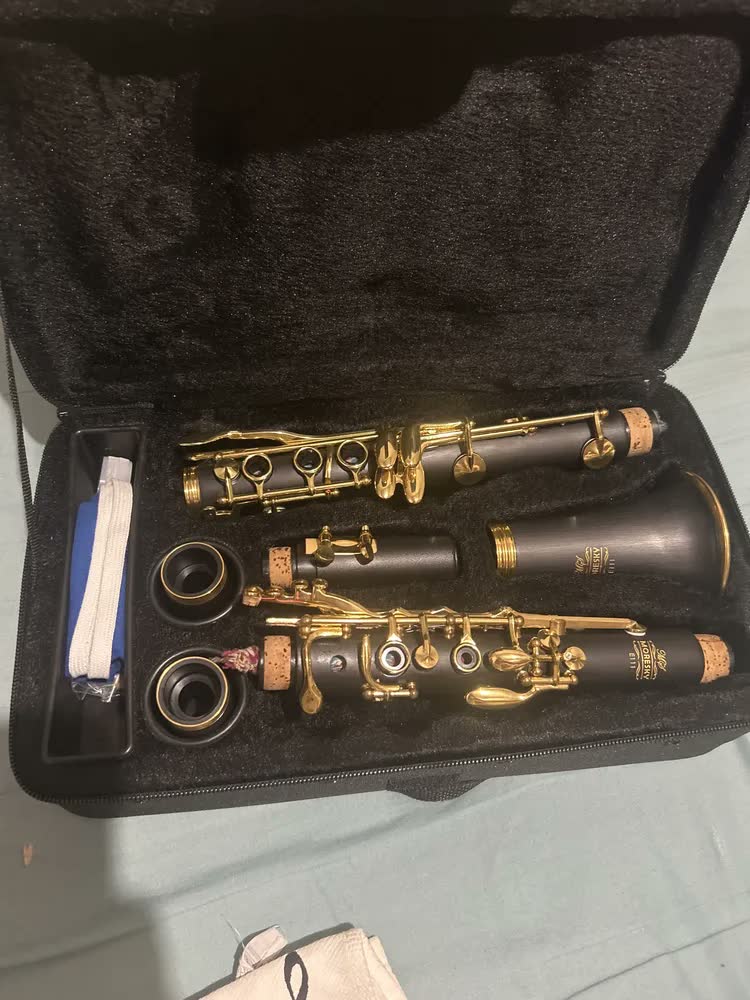 foto de Clarinete Em Si Bemol 17 Chaves (dourada) - Ccb