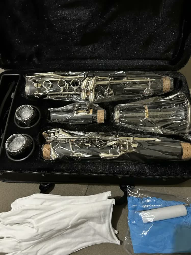 foto de Clarinete Alto Tander 17 Chaves Si Bemol Baquelite Níquel