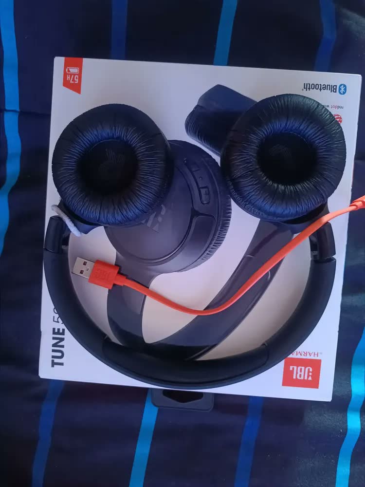 foto de Fone De Ouvido JBL Tune 520BT Preto Bluetooth 5.3