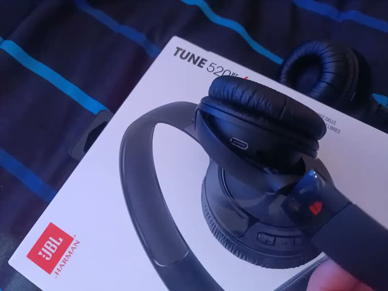 foto de Fone De Ouvido JBL Tune 520BT Preto Bluetooth 5.3