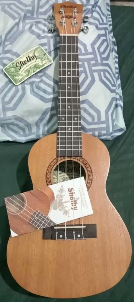 foto de Ukulele Elétrico Concerto Shelby SU23ME Mogno Afinador 23