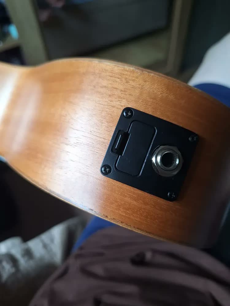 foto de Ukulele Elétrico Concerto Shelby SU23ME Mogno Afinador 23