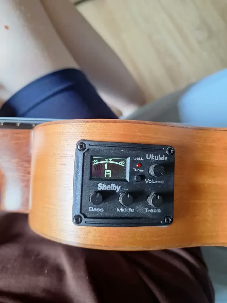 foto de Ukulele Elétrico Concerto Shelby SU23ME Mogno Afinador 23