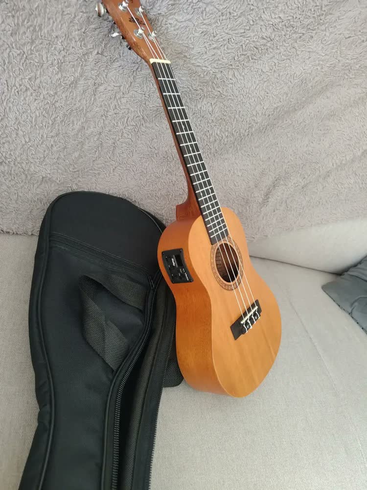 foto de Ukulele Elétrico Concerto Shelby SU23ME Mogno Afinador 23