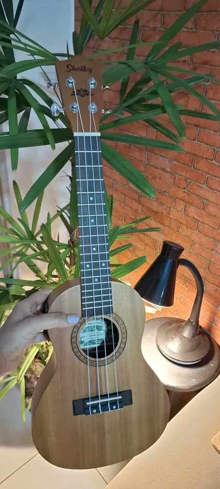 foto de Ukulele Elétrico Concerto Shelby SU23ME Mogno Afinador 23