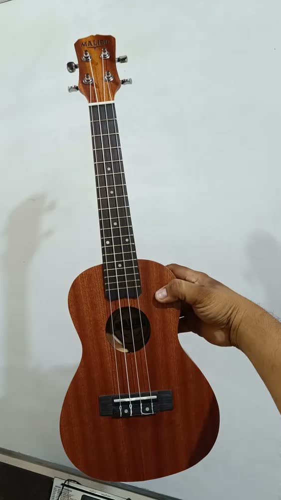 foto de Ukulele Malibu Concert 23 Sapele Natural Com Bag