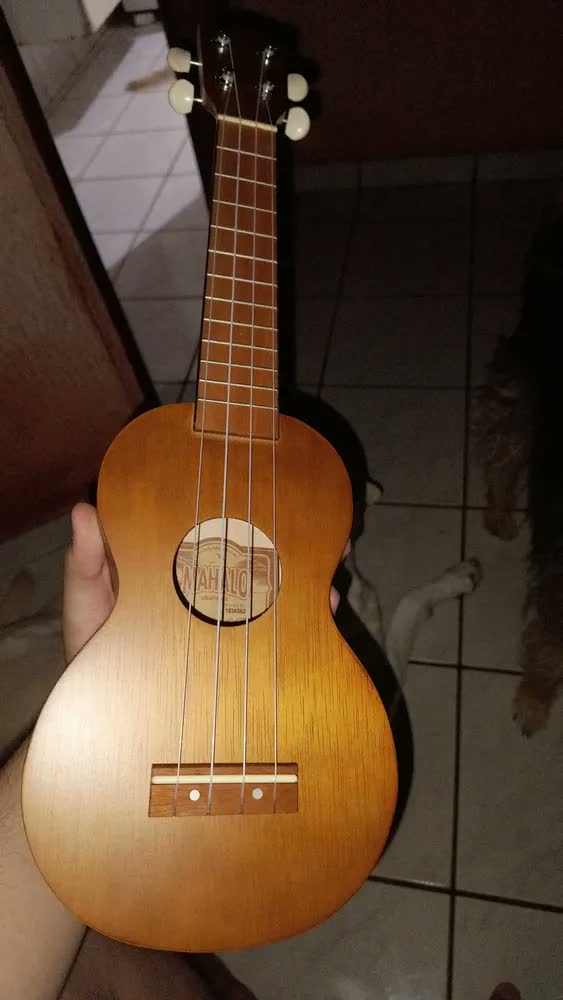 foto de Ukulele Soprano Mahalo serie Kahiko marrom natural com Capa