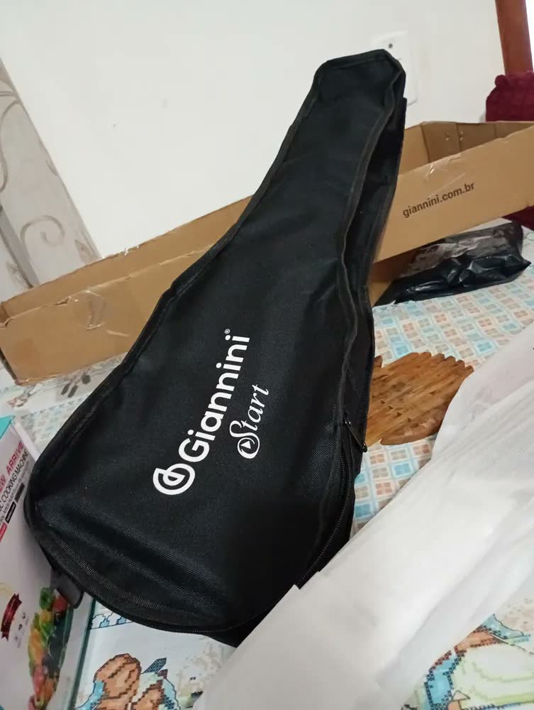 foto de Ukulele Eletroacústico Giannini Concert UKS-23 Com Bag Marrom