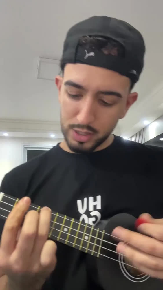 foto de Ukulele Makanu SOPRANO acústico profissional Cor Preto