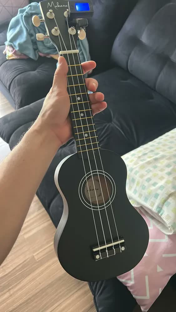 foto de Ukulele Makanu SOPRANO acústico profissional Cor Preto