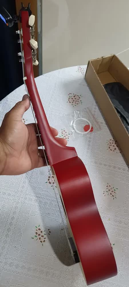 foto de Ukulele Makanu SOPRANO acústico profissional Cor Preto