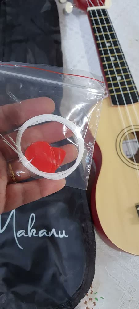 foto de Ukulele Makanu SOPRANO acústico profissional Cor Preto