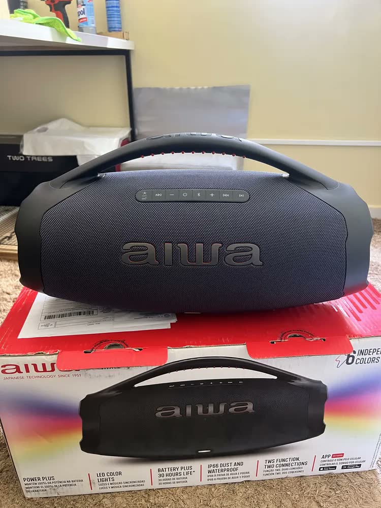 foto de Caixa De Som Boombox Aiwa AWS-BBS-01-B 200w IP66 30hs De Bateria