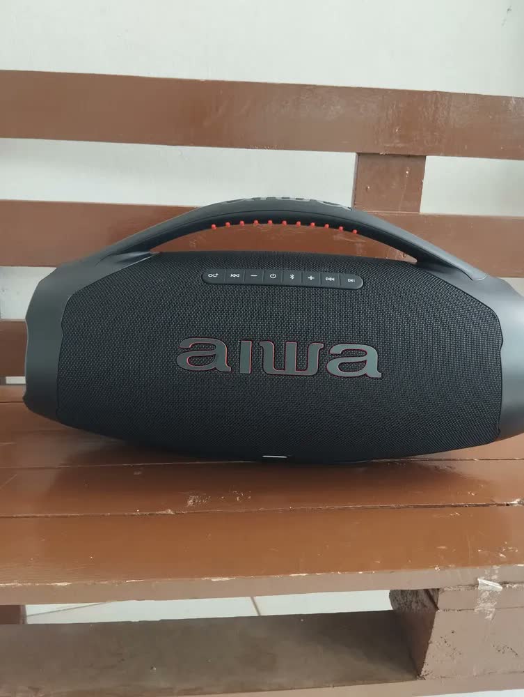 foto de Caixa De Som Boombox Aiwa AWS-BBS-01-B 200w IP66 30hs De Bateria
