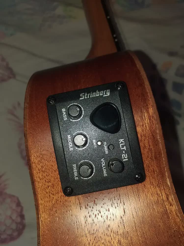 foto de Ukulele Concert Strinberg Uk06ce Elétrico Afinador C/ Bag Cor Marrom