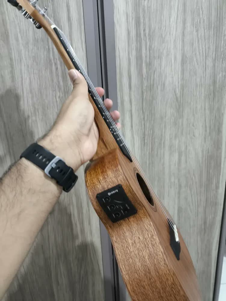 foto de Ukulele Concert Strinberg Uk06ce Elétrico Afinador C/ Bag Cor Marrom