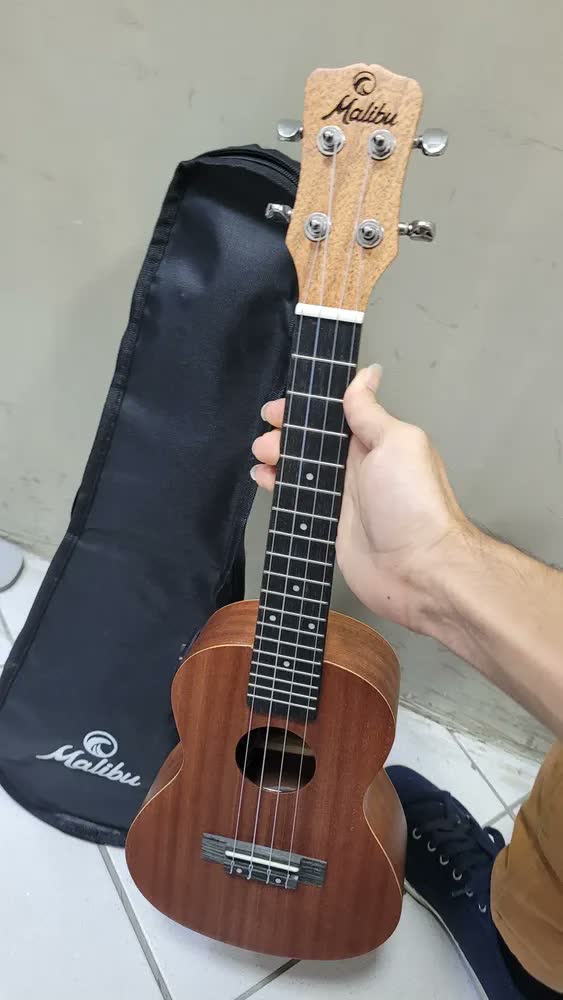 foto de Ukulele Malibu Concert Elétrico Sapele 23 Se Cordas Aquila Cor Marrom