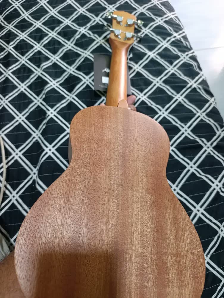foto de Ukulele Malibu Concert Elétrico Sapele 23 Se Cordas Aquila Cor Marrom