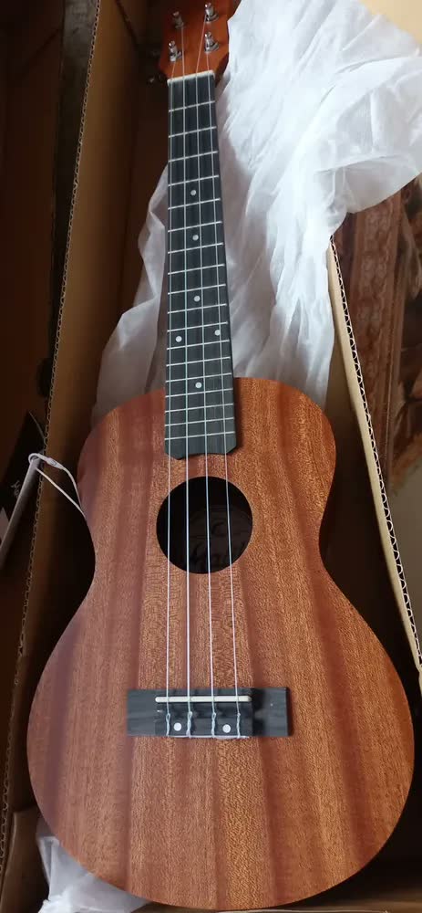 foto de Ukulele Malibu Tenor Eletrico Sapele Natural 26se Com Capa