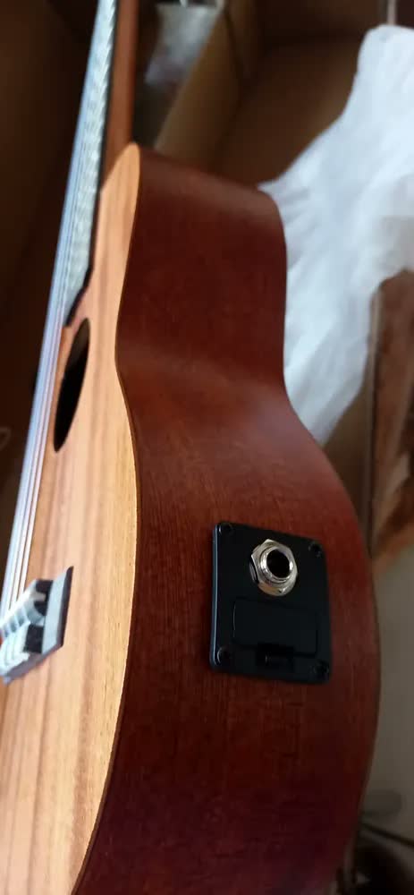 foto de Ukulele Malibu Tenor Eletrico Sapele Natural 26se Com Capa