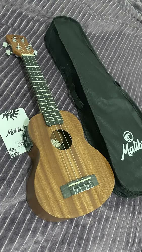 foto de Ukulele Malibu Soprano Elet Natural Fosco 21-s C/capa Cor Marrom