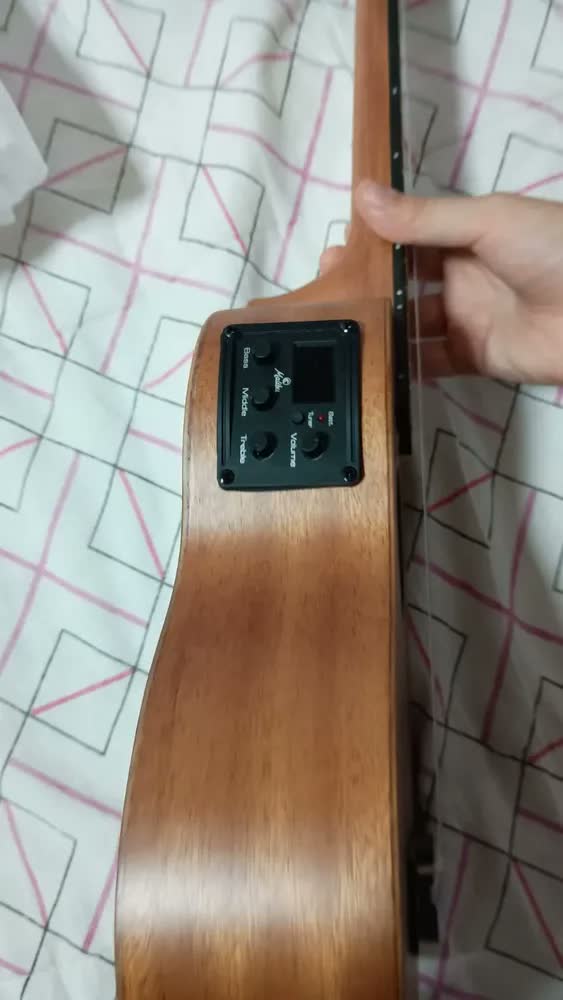 foto de Ukulele Malibu Soprano Elet Natural Fosco 21-s C/capa Cor Marrom