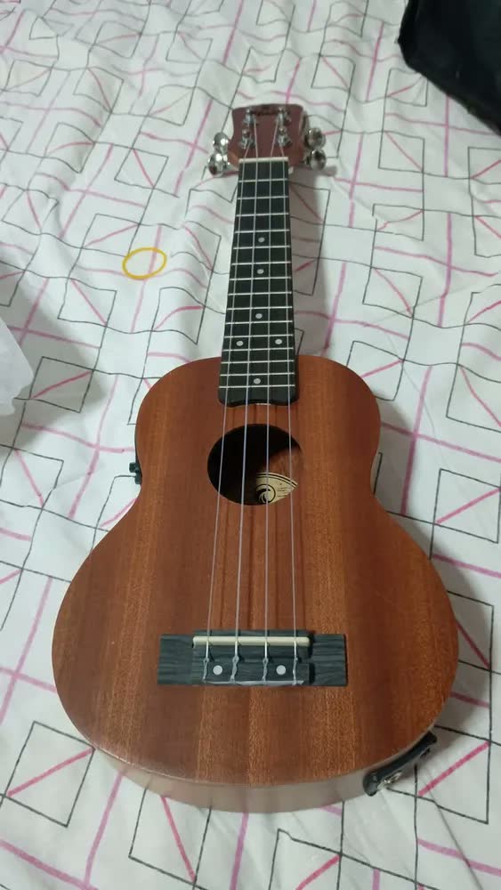 foto de Ukulele Malibu Soprano Elet Natural Fosco 21-s C/capa Cor Marrom