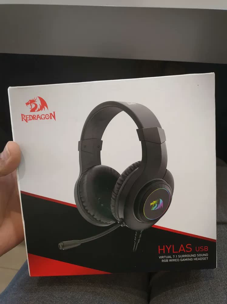 foto de Headset Gamer Redragon H371 Hylas Rgb, 7.1 Usb Black Cor Preto Luz Rgb
