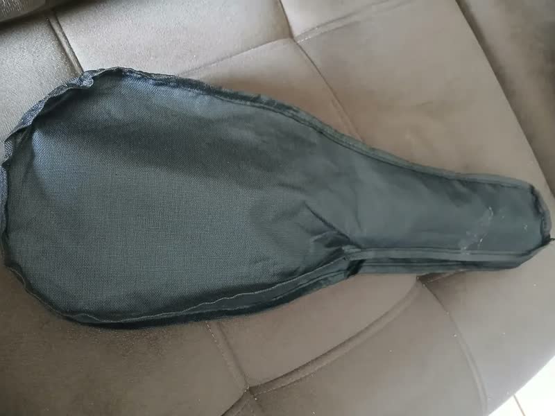 foto de Ukulele Soprano Acústico Konig Com Capa E Palhetas