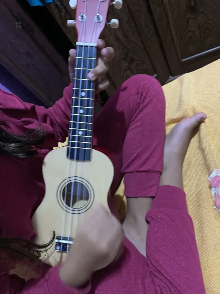 foto de Ukulele Preto Soprano 01uk Com Capa E Afinador