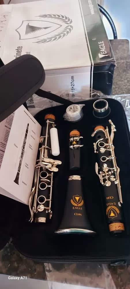 foto de Clarinete Eagle Em Sib 17 Chaves Niqueladas Cl04n