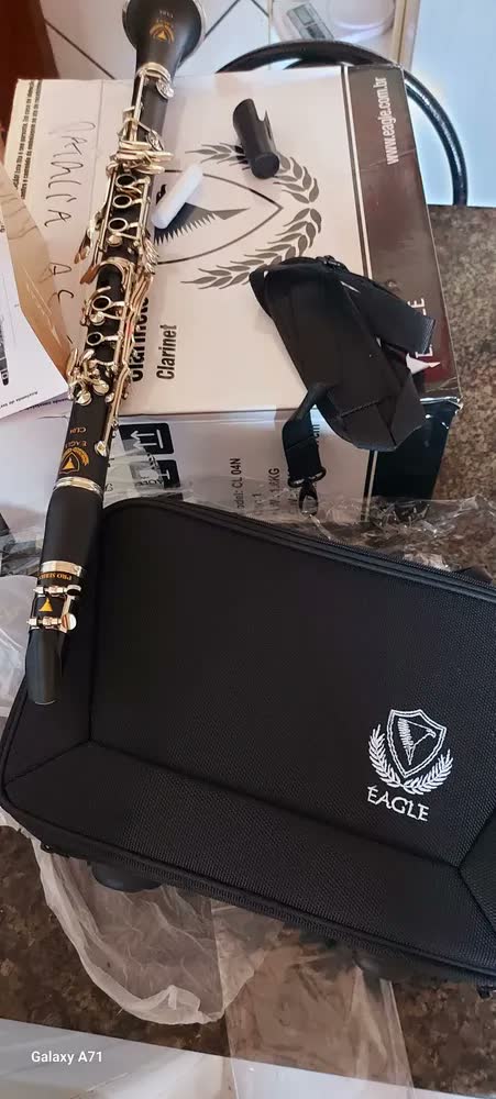 foto de Clarinete Eagle Em Sib 17 Chaves Niqueladas Cl04n