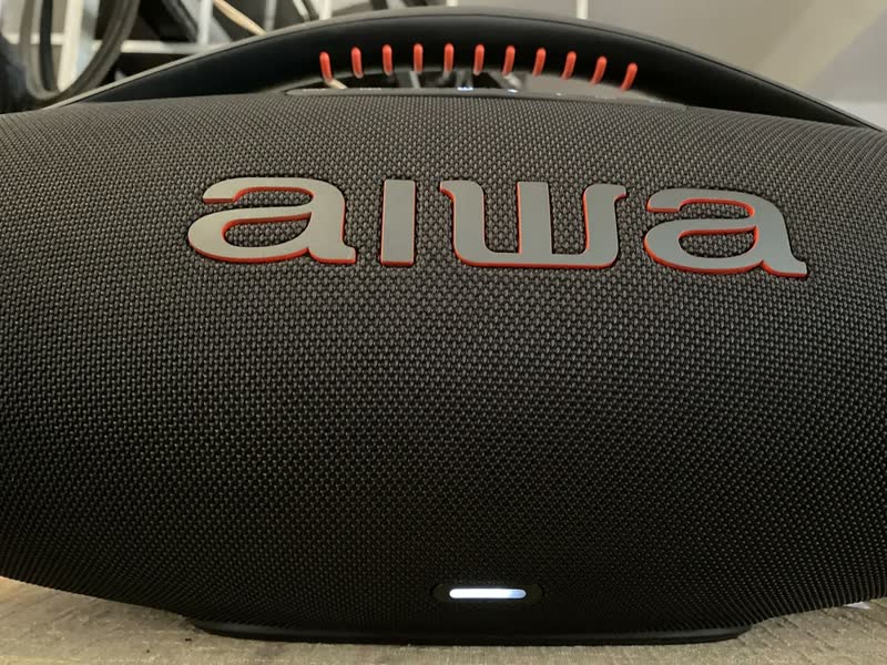 foto de Caixa De Som Boombox Aiwa Aws-bbs-01b 200w Rms Bluetooth Res Cor Preto