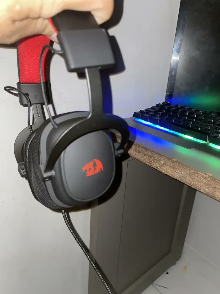 foto de Headset Gamer Redragon Zeus Lite Preto Drivers 53mm com Microfone Removível