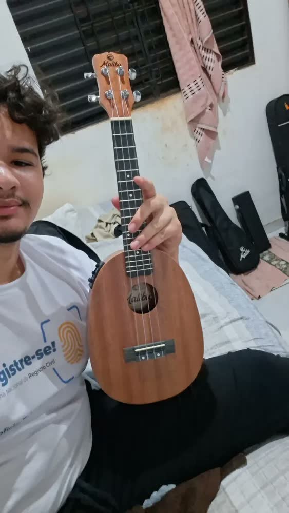 foto de Ukulele Eletrico Malibu Abacaxi 23spe Sapele Concerto C/capa Cor Marrom
