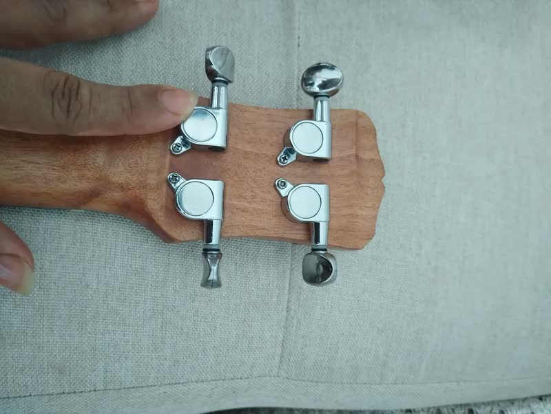 foto de Ukulele Eletrico Malibu Abacaxi 23spe Sapele Concerto C/capa Cor Marrom