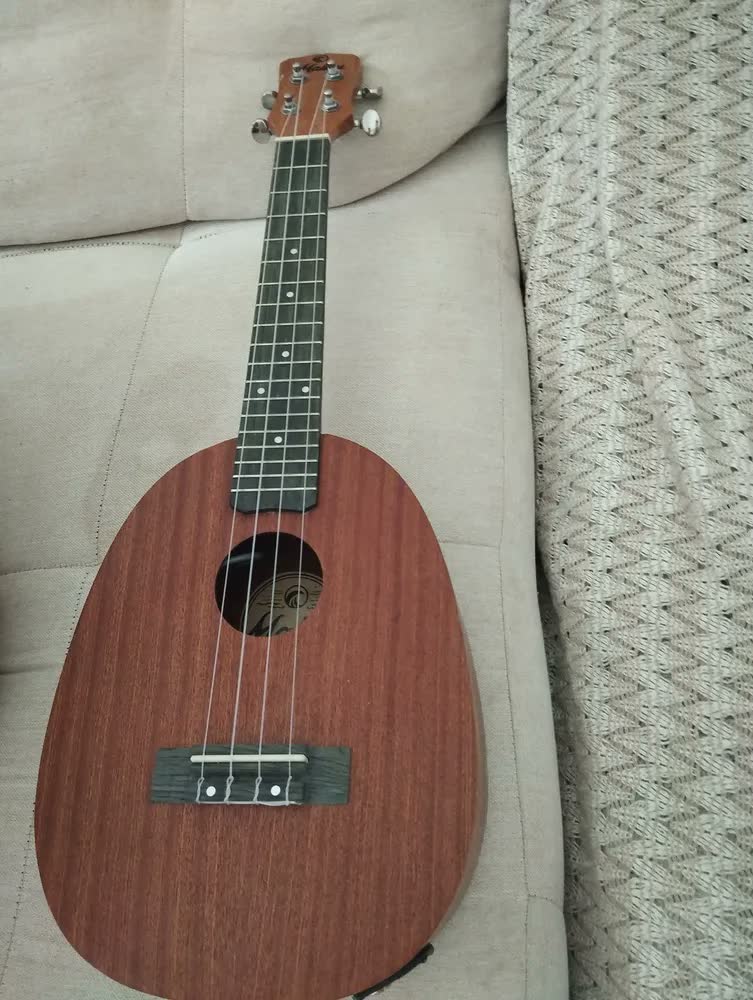 foto de Ukulele Eletrico Malibu Abacaxi 23spe Sapele Concerto C/capa Cor Marrom