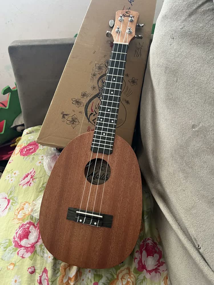 foto de Ukulele Eletrico Malibu Abacaxi 23spe Sapele Concerto C/capa Cor Marrom