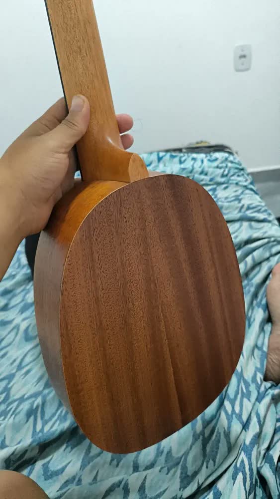 foto de Ukulele Acustico Malibu Abacaxi 23sp Sapele Concerto C/ Capa Cor Marrom