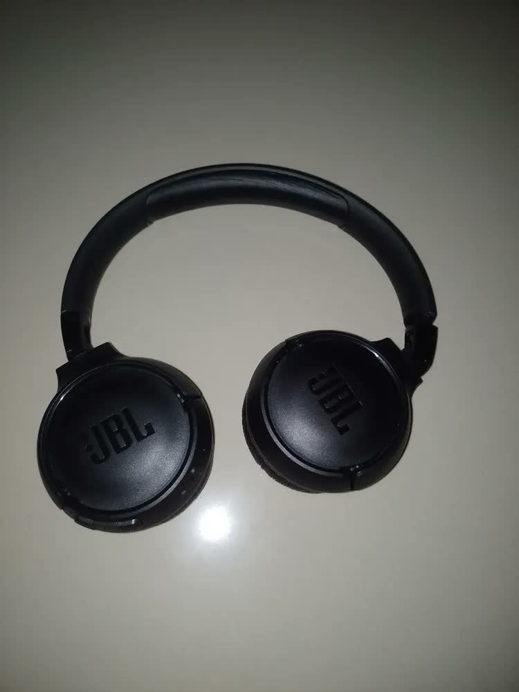 foto de Fone De Ouvido Jbl Tune 520bt Bluetooth 5.3 Preto Cor Azul