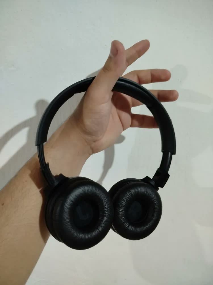 foto de Fone De Ouvido Jbl Tune 520bt Bluetooth 5.3 Preto Cor Azul