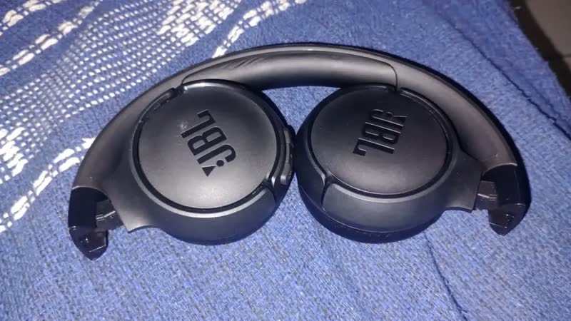 foto de Fone De Ouvido Jbl Tune 520bt Bluetooth 5.3 Preto Cor Azul