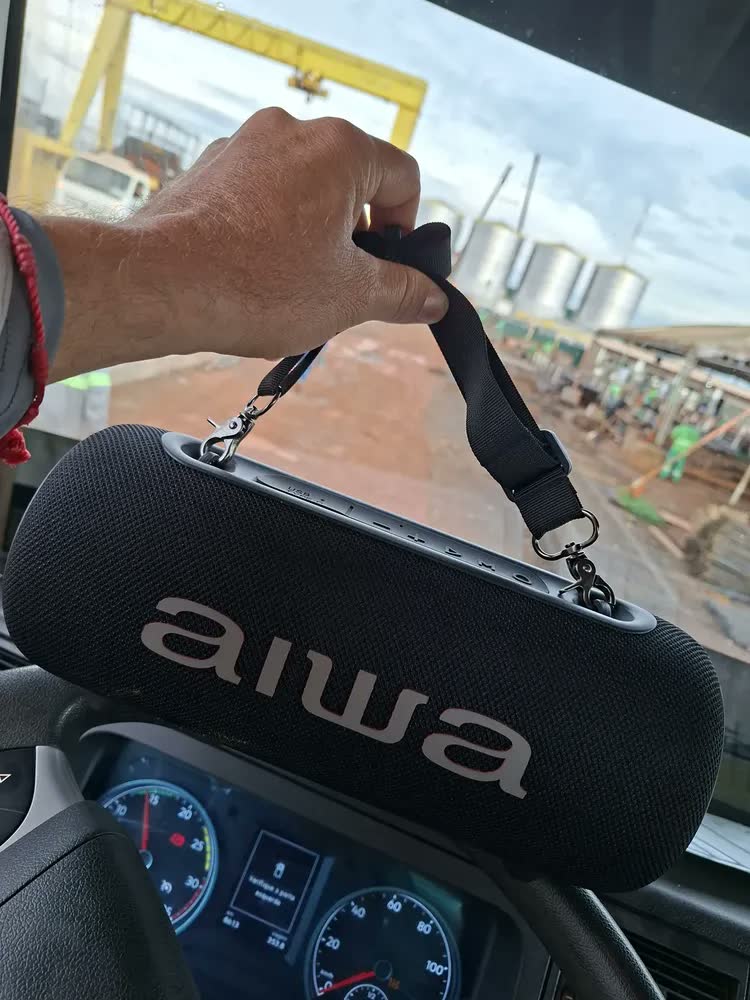 foto de Caixa De Som Speaker Aiwa SP-04-LB 40W Bluetooth Ipx5