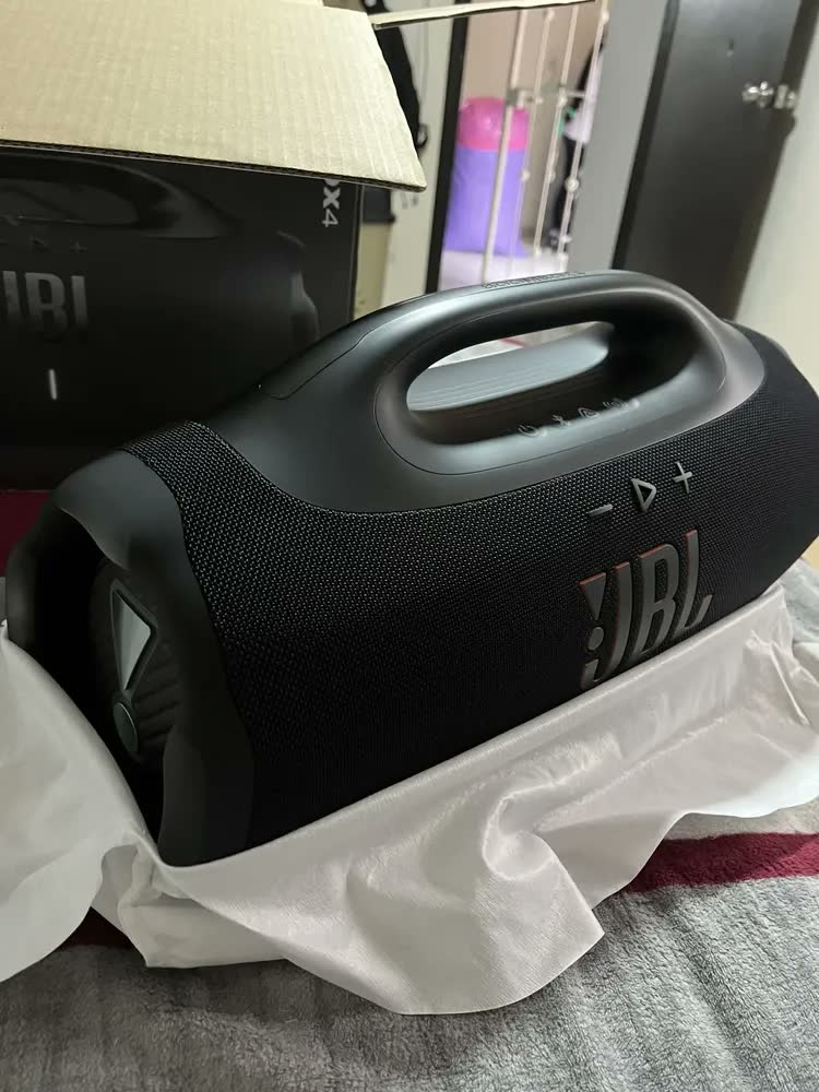 foto de Caixa de Som Bluetooth À Prova D'água Boombox 4 JBL - Branca