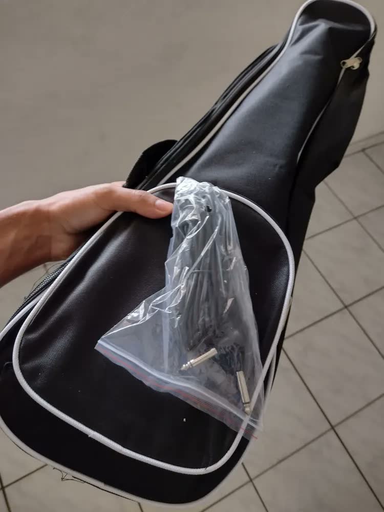 foto de Ukulele Soprano Eletroacustico Bravo Buk421 21 Polegadas + Capa Luxo
