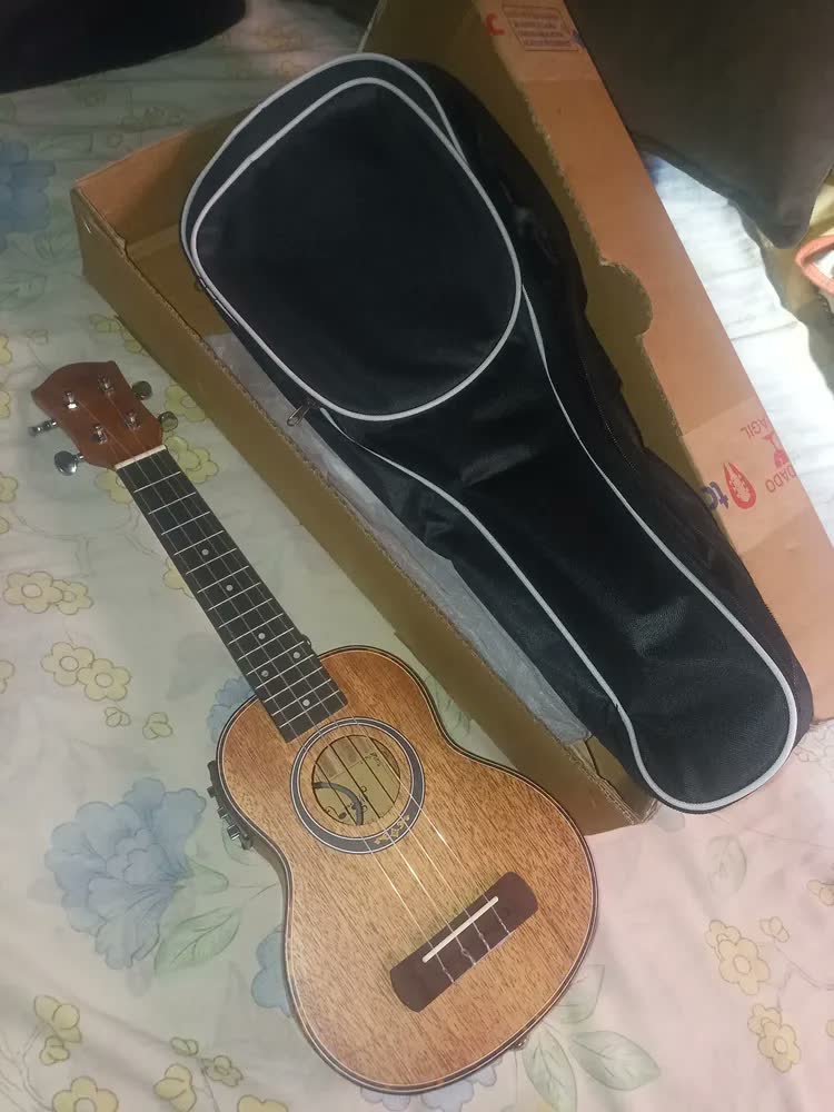 foto de Ukulele Soprano Eletroacustico Bravo Buk421 21 Polegadas + Capa Luxo