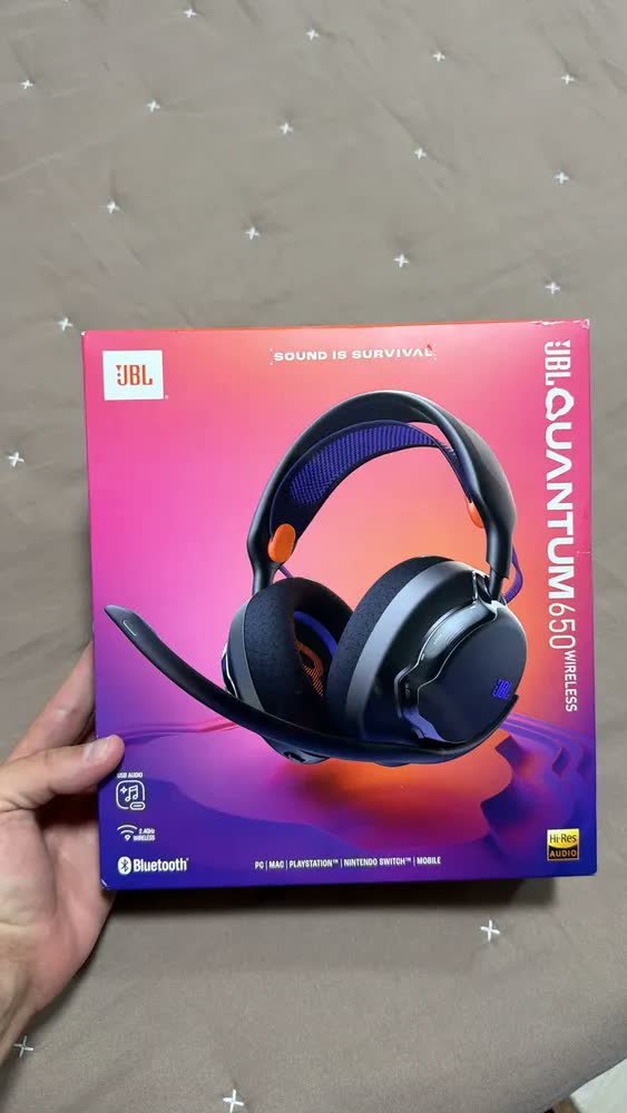 foto de Headset Gamer Sem Fio Quantum 650 JBL Quantum Spatial Sound, Bluetooth 5.3, 45h de Bateria e Microfone Removível - Preto